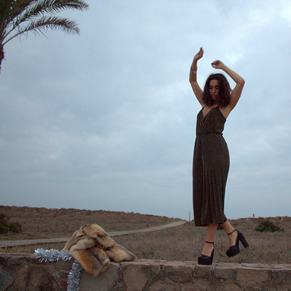 15-colgadas-de-una-percha-blanche-fin-de-año-nochevieja-new-years-eve-mono-jumpsuit-culottes-fur-coat-abrigo-pelo-3