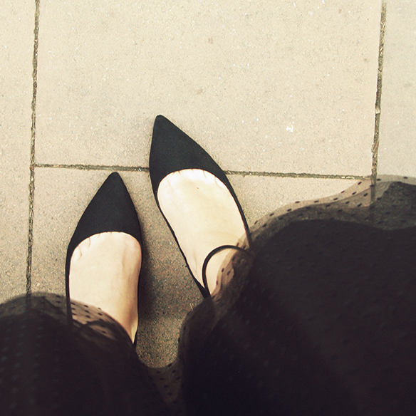 15-colgadas-de-una-percha-carla-kissler-navidad-christmas-falda-de-tul-tulle-skirt-tutu-lolitas-bcn-cazadora-granny-shoes-velvet-trainers-6