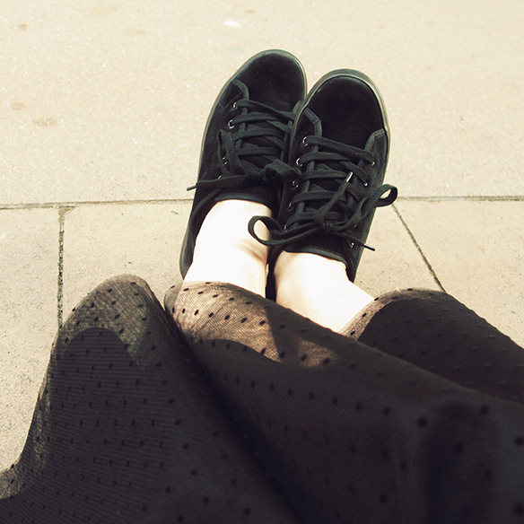 15-colgadas-de-una-percha-carla-kissler-navidad-christmas-falda-de-tul-tulle-skirt-tutu-lolitas-bcn-cazadora-granny-shoes-velvet-trainers-7