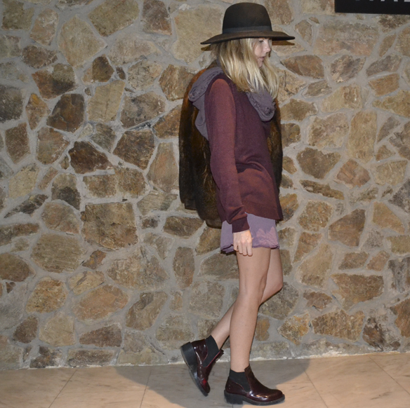 15-colgadas-de-una-percha-gina-carreras-navidad-christmas-marsala-abrigo-pelo-fur-coat-sombrero-hat-1