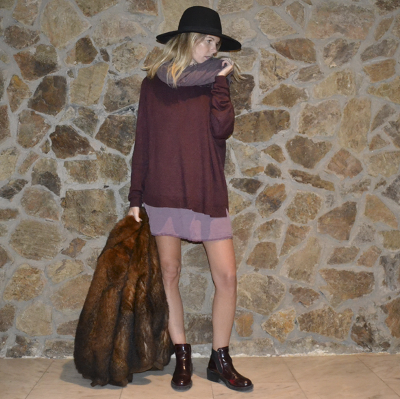 15-colgadas-de-una-percha-gina-carreras-navidad-christmas-marsala-abrigo-pelo-fur-coat-sombrero-hat-10