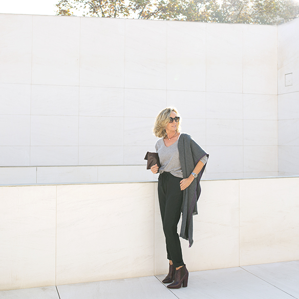 15-colgadas-de-una-percha-maica-jau-foulard-stone-fular-bufanda-scarf-pañuelo-gris-grey-botines-booties-1