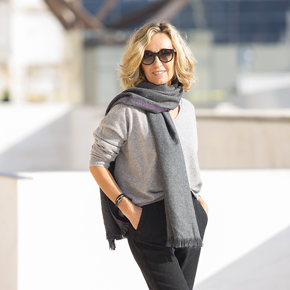 15-colgadas-de-una-percha-maica-jau-foulard-stone-fular-bufanda-scarf-pañuelo-gris-grey-botines-booties-7