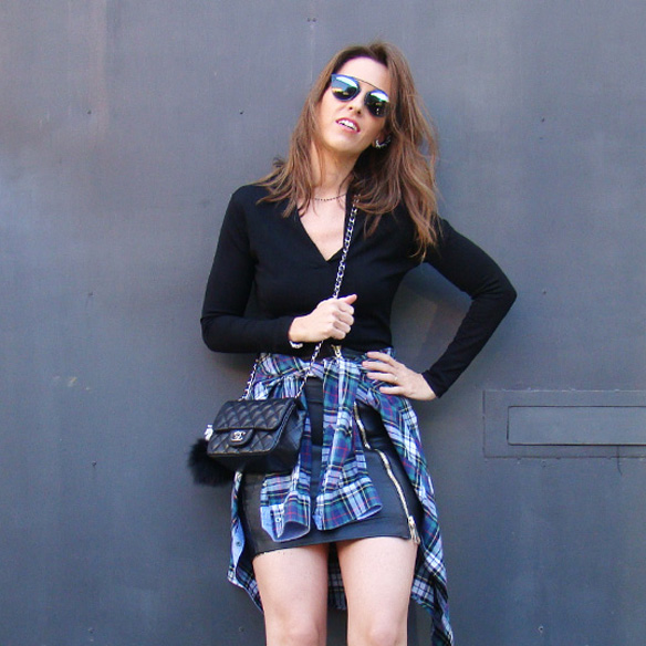 15-colgadas-de-una-percha-marta-r-leather-mini-skirt-mini-falda-cuero-camisa-anudada-cadera-shirt-tied-around-the-hips-6