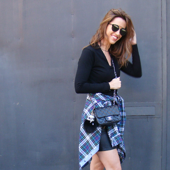 15-colgadas-de-una-percha-marta-r-leather-mini-skirt-mini-falda-cuero-camisa-anudada-cadera-shirt-tied-around-the-hips-9