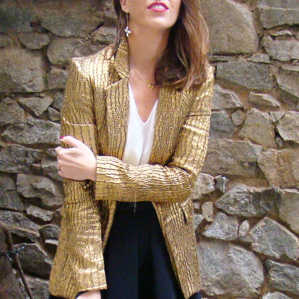 15-colgadas-de-una-percha-marta-r-navidad-christmas-gold-blazer-americana-dorada-falda-neopreno-neoprene-skirt-medias-plumetti-tights-3