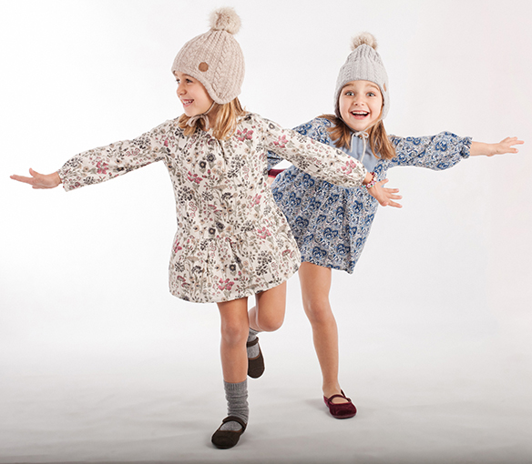 15-colgadas-de-una-percha-saltando-kids-salt-&-do-kids-zapatos-niños-niñas-barcelona-calzado-infantil-children-footwear-10