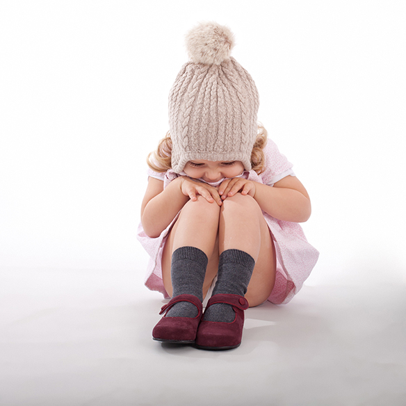 15-colgadas-de-una-percha-saltando-kids-salt-&-do-kids-zapatos-niños-niñas-barcelona-calzado-infantil-children-footwear-1