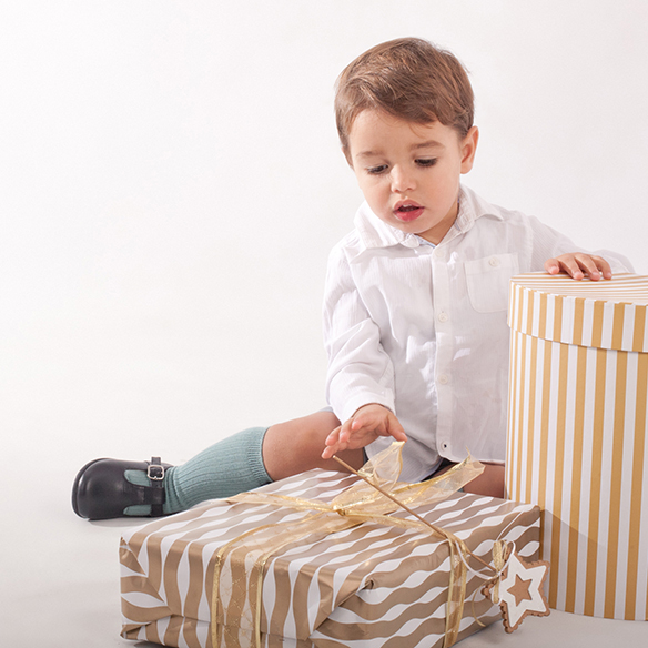 15-colgadas-de-una-percha-saltando-kids-salt-&-do-kids-zapatos-niños-niñas-barcelona-calzado-infantil-children-footwear-21