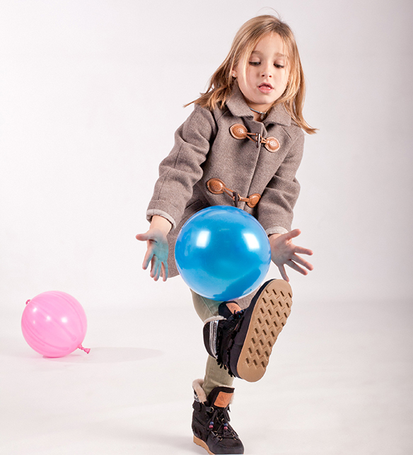 15-colgadas-de-una-percha-saltando-kids-salt-&-do-kids-zapatos-niños-niñas-barcelona-calzado-infantil-children-footwear-24