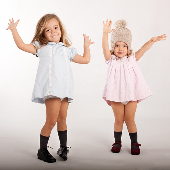 15-colgadas-de-una-percha-saltando-kids-salt-&-do-kids-zapatos-niños-niñas-barcelona-calzado-infantil-children-footwear-3