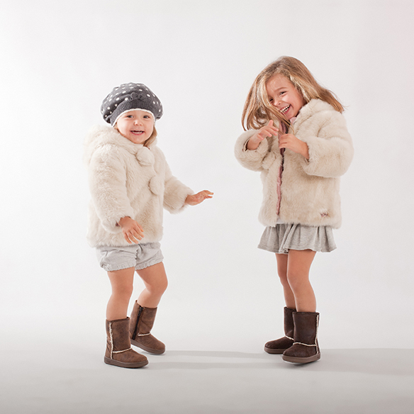 15-colgadas-de-una-percha-saltando-kids-salt-&-do-kids-zapatos-niños-niñas-barcelona-calzado-infantil-children-footwear-6