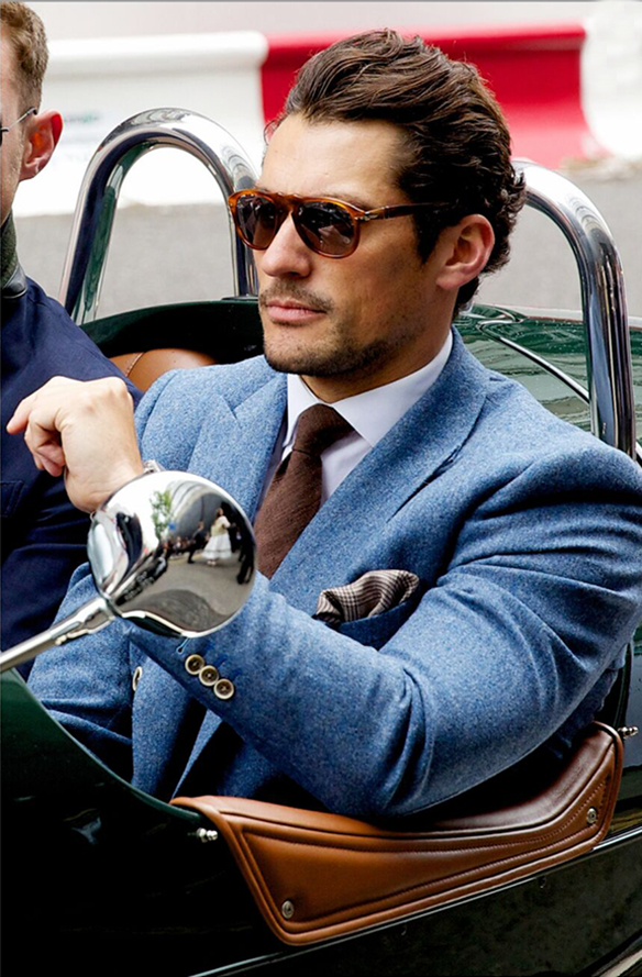 15-colgadas-de-una-percha-sunday-man-day-look-outfit-hombre-men-menswear-moda-masculina-blue-suit-blazer-traje-azul-americana-David-Gandy