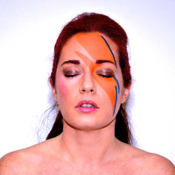 15-colgadas-de-una-percha-alicia-alvarez-carnaval-carnival-david-bowie-makeup-maquillaje-disfraz-costume-3