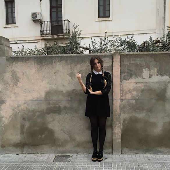 15-colgadas-de-una-percha-anna-duarte-carnaval-carnival-miercoles-addams-wednesday-addams-3