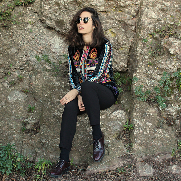 15-colgadas-de-una-percha-blanche-chaqueta-terciopelo-colores-color-velvet-jacket-india-ethnic-print-estampado-etnico-1