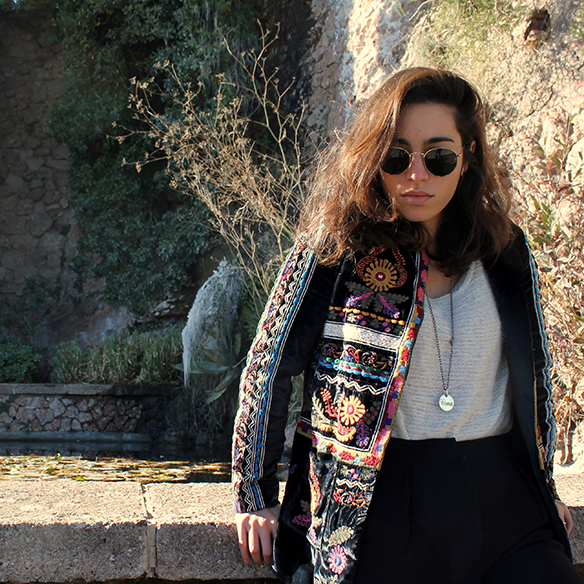 15-colgadas-de-una-percha-blanche-chaqueta-terciopelo-colores-color-velvet-jacket-india-ethnic-print-estampado-etnico-2