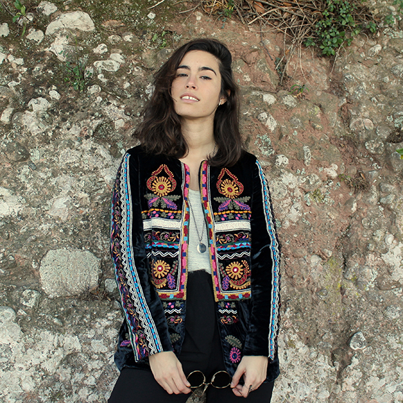 15-colgadas-de-una-percha-blanche-chaqueta-terciopelo-colores-color-velvet-jacket-india-ethnic-print-estampado-etnico-6