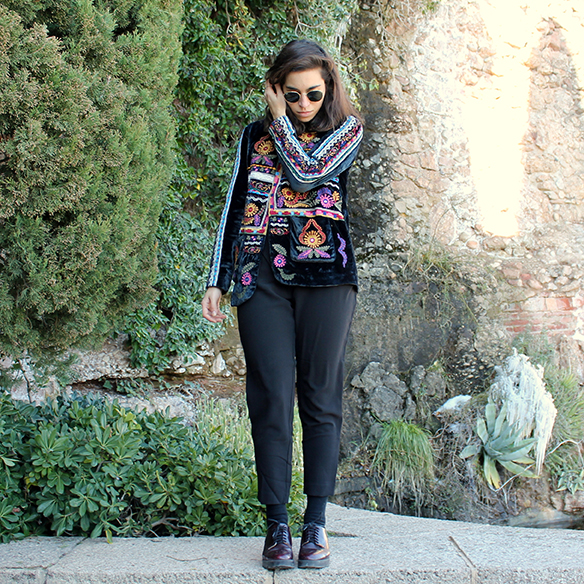 15-colgadas-de-una-percha-blanche-chaqueta-terciopelo-colores-color-velvet-jacket-india-ethnic-print-estampado-etnico-8