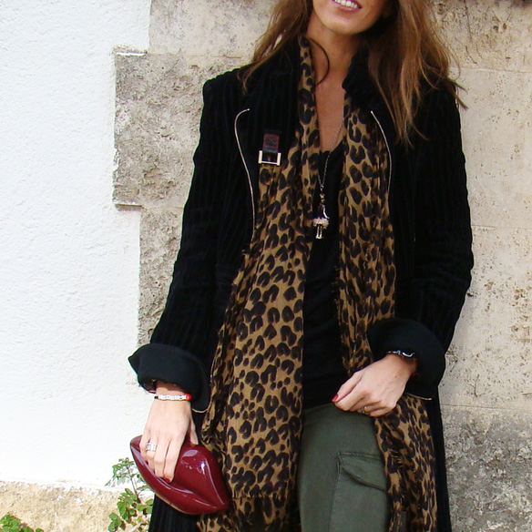 15-colgadas-de-una-percha-marta-r-cargo-pants-verde-militar-green-gala-flats-lips-clutch-abrigo-negro-terciopelo-black-velvet-coat-6