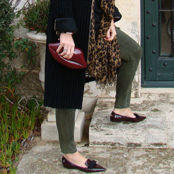 15-colgadas-de-una-percha-marta-r-cargo-pants-verde-militar-green-gala-flats-lips-clutch-abrigo-negro-terciopelo-black-velvet-coat-7