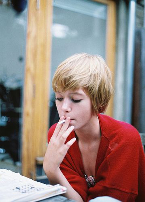 15-colgadas-de-una-percha-tendencias-peinados-pelo-hair-hairstyles-trends-midi-mane-bob-long-bob-pelo-corto-short-hair-2