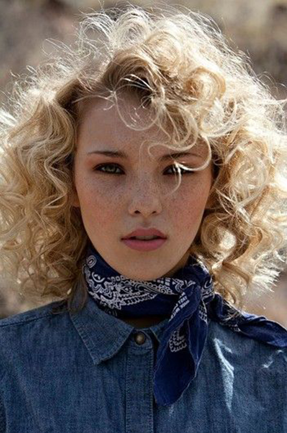 15-colgadas-de-una-percha-tendencias-peinados-pelo-hair-hairstyles-trends-volumenes-rizos-volumes-curls-ringlets-1