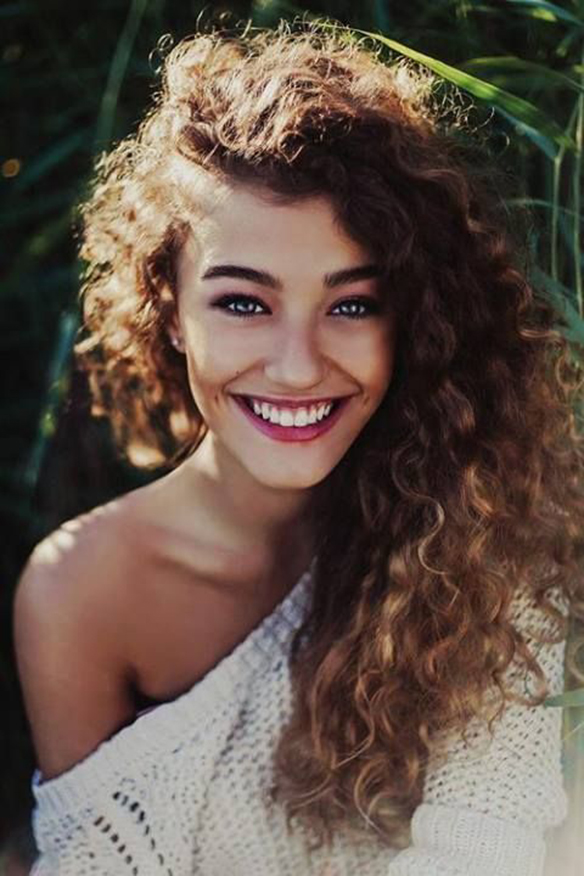 15-colgadas-de-una-percha-tendencias-peinados-pelo-hair-hairstyles-trends-volumenes-rizos-volumes-curls-ringlets-4
