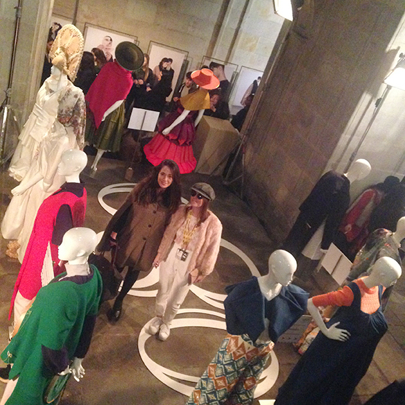 15-colgadas-de-una-percha-080-bcn-fashion-week-moda-barcelona-fw-oi-2016-2017-3