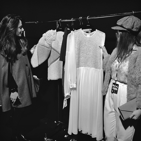 15-colgadas-de-una-percha-080-bcn-fashion-week-moda-barcelona-fw-oi-2016-2017-Sita-Murt-Freedom's-Mood-16