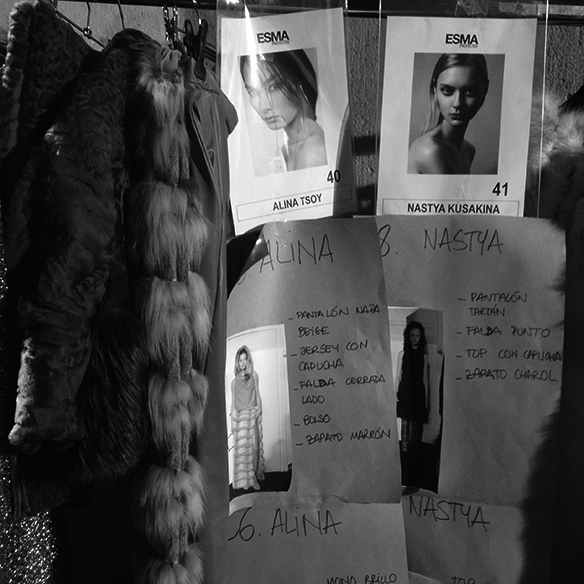 15-colgadas-de-una-percha-080-bcn-fashion-week-moda-barcelona-fw-oi-2016-2017-VM-by-La-Siberia-Viatge-17