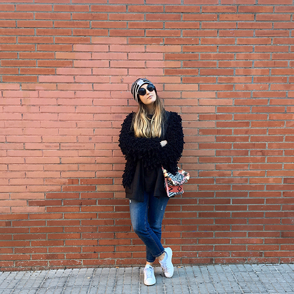 15-colgadas-de-una-percha-anna-duarte-blazer-chaqueta-jeans-bambas-camiseta-gorro-1