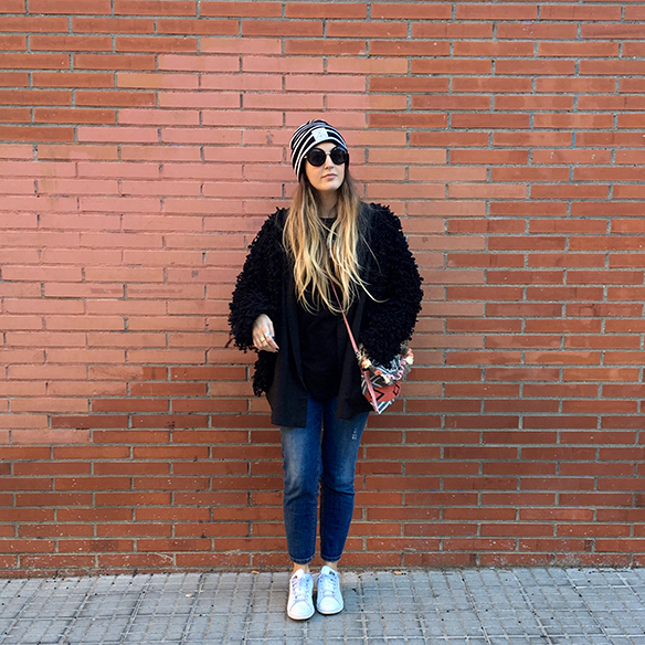 15-colgadas-de-una-percha-anna-duarte-blazer-chaqueta-jeans-bambas-camiseta-gorro-10