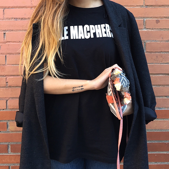 15-colgadas-de-una-percha-anna-duarte-blazer-chaqueta-jeans-bambas-camiseta-gorro-5