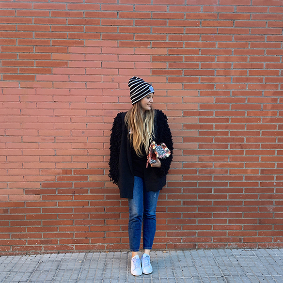 15-colgadas-de-una-percha-anna-duarte-blazer-chaqueta-jeans-bambas-camiseta-gorro-9