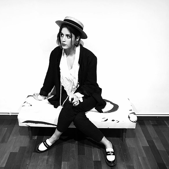 15-colgadas-de-una-percha-anna-duarte-carnaval-carnival-coco-chanel-disfraz-costume-1