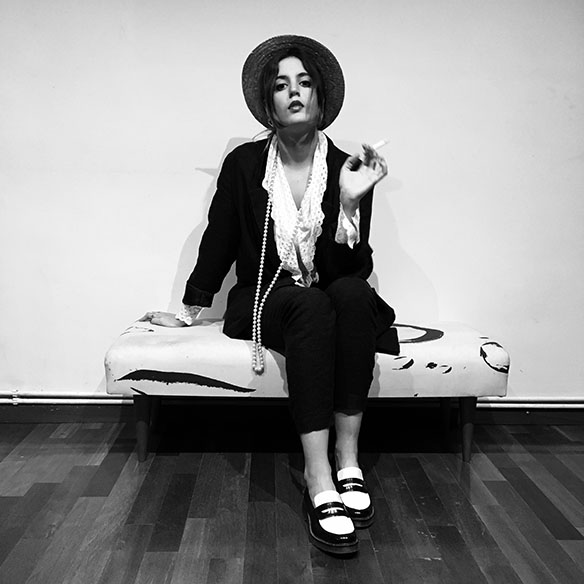 15-colgadas-de-una-percha-anna-duarte-carnaval-carnival-coco-chanel-disfraz-costume-10