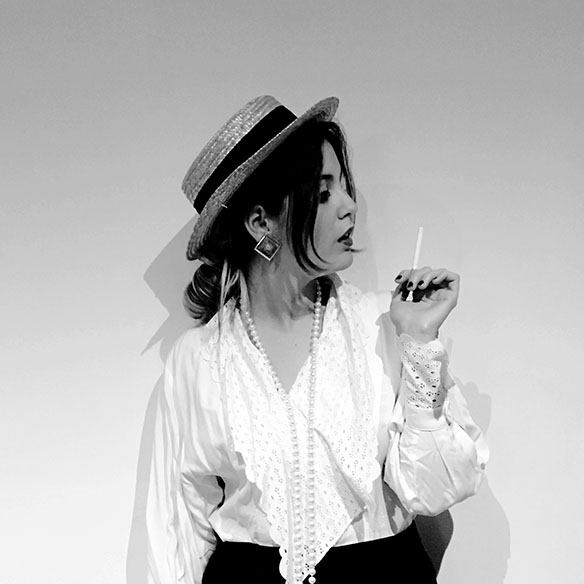 15-colgadas-de-una-percha-anna-duarte-carnaval-carnival-coco-chanel-disfraz-costume-3