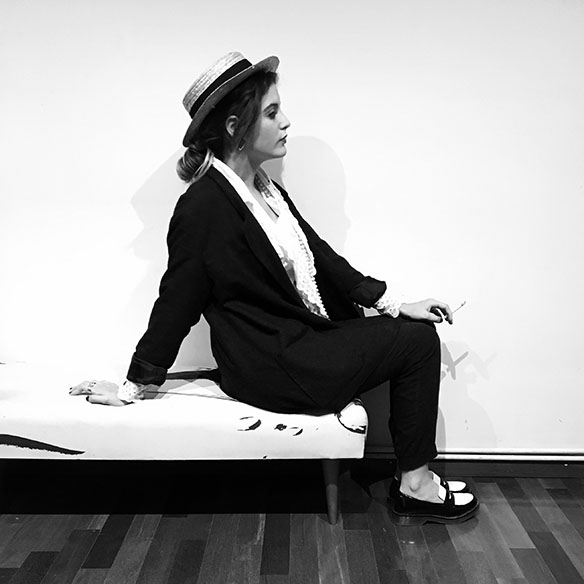 15-colgadas-de-una-percha-anna-duarte-carnaval-carnival-coco-chanel-disfraz-costume-4