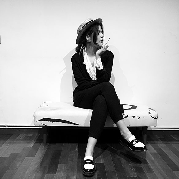 15-colgadas-de-una-percha-anna-duarte-carnaval-carnival-coco-chanel-disfraz-costume-5