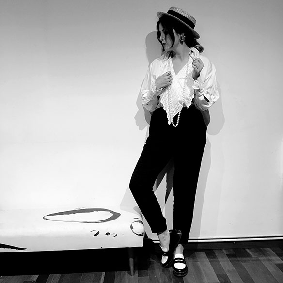 15-colgadas-de-una-percha-anna-duarte-carnaval-carnival-coco-chanel-disfraz-costume-7