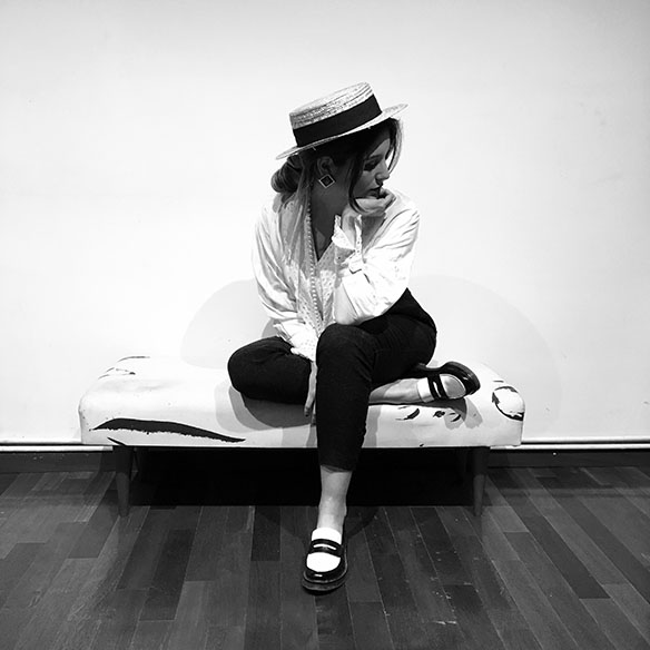 15-colgadas-de-una-percha-anna-duarte-carnaval-carnival-coco-chanel-disfraz-costume-8