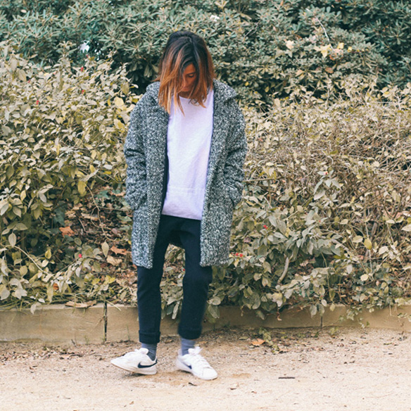 15-colgadas-de-una-percha-bebofi-vincent-abrigo-coat-bambas-trainers-socks-calcetines-1