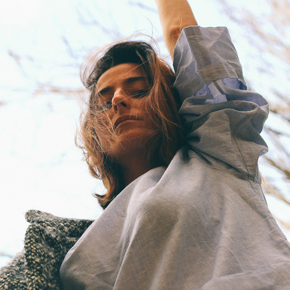 15-colgadas-de-una-percha-bebofi-vincent-abrigo-coat-bambas-trainers-socks-calcetines-3