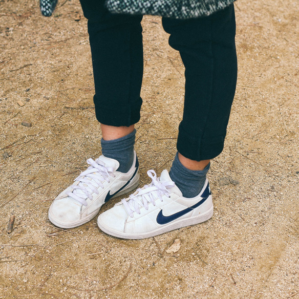 15-colgadas-de-una-percha-bebofi-vincent-abrigo-coat-bambas-trainers-socks-calcetines-6