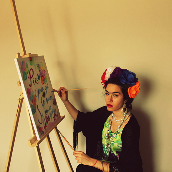 15-colgadas-de-una-percha-blanche-carnaval-carnival-frida-khalo-7