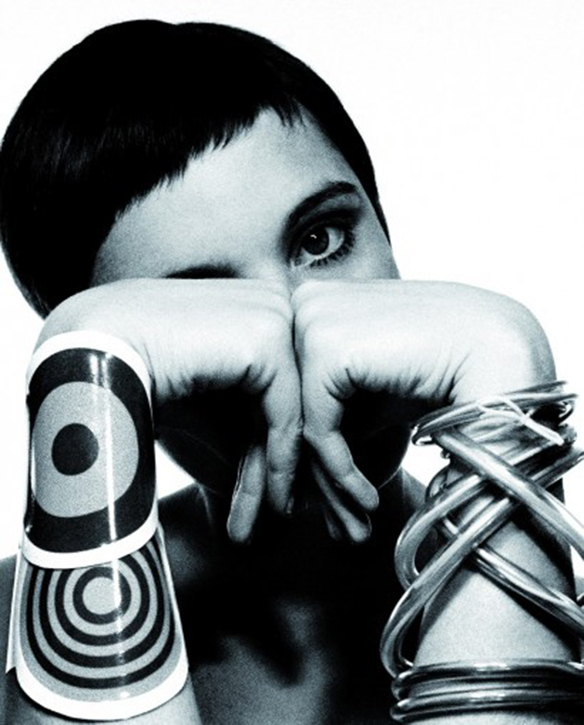 15-colgadas-de-una-percha-distincio-moda-exposicion-dhub-barcelona-un-siglo-de-fotografia-de-moda-11