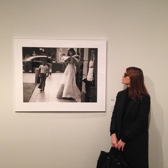 15-colgadas-de-una-percha-distincio-moda-exposicion-dhub-barcelona-un-siglo-de-fotografia-de-moda-22