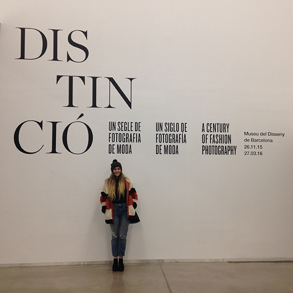 15-colgadas-de-una-percha-distincio-moda-exposicion-dhub-barcelona-un-siglo-de-fotografia-de-moda-26