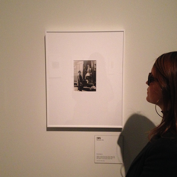 15-colgadas-de-una-percha-distincio-moda-exposicion-dhub-barcelona-un-siglo-de-fotografia-de-moda-4